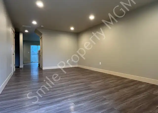 Property at 5914 SE 136th Ave, Portland, OR, 97236, 4 beds, 2.5 baths, [object Object]