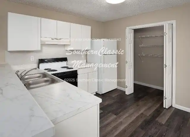 Property at 221 N Irwin St, Milledgeville, GA, 31061, 2 beds, 1 bath, [object Object]
