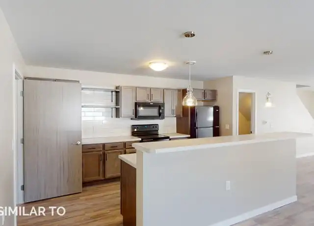 Property at Pinnacle Point Townhomes: 3 Bedroom 2.5 Bathroom - 4100 N Career Ave, Sioux Falls, SD, 57107, 3 beds, 2.5 baths, [object Object]