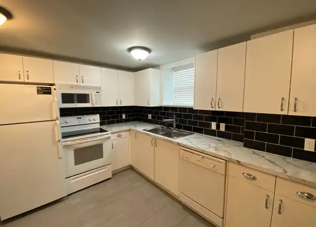 Property at 1001 S 30th Ave, Omaha, NE, 68105, 1 bed, 1 bath, [object Object]