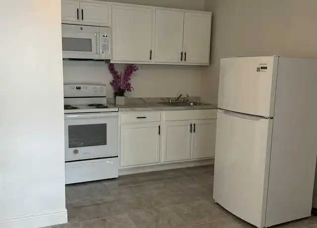 Property at 1510 NW 180th Ter, Miami, FL, 33169, 2 beds, 1 bath, [object Object]