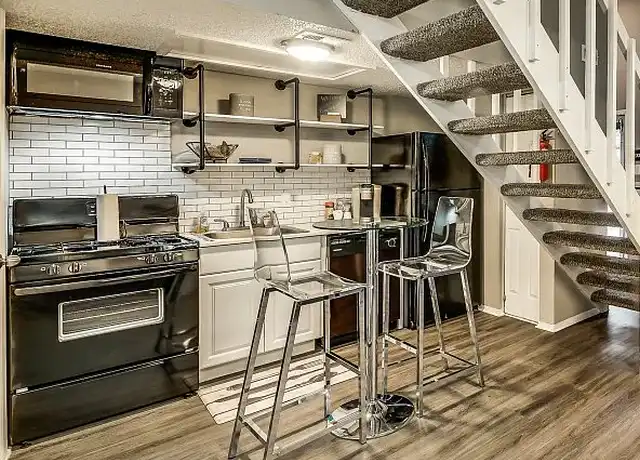 Property at Pinewoods Apartments - 1000 W Mitchell St, Arlington, TX, 76013, 1 bed, 1 bath, [object Object]