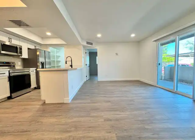 Property at 520 N Stapley Dr, Mesa, AZ, 85203, 2 beds, 2 baths, [object Object]