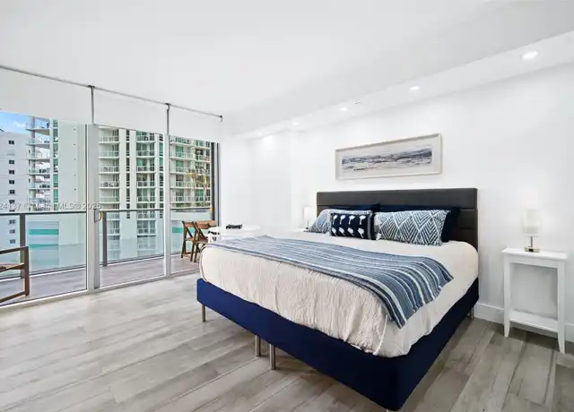 Property at 1300 Brickell Bay Dr #905, Miami, FL, 33131, 0 beds, 1 bath, [object Object]