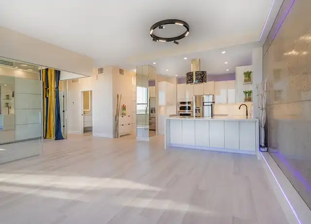 Property at 14 Greenway Plz Unit 19M, Houston, TX, 77046, 2 beds, 2 baths, [object Object]