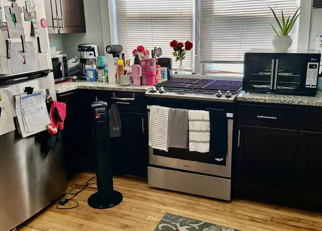 Property at 1824 W 46th St Unit 2F, Chicago, IL, 60609, 2 beds, 1 bath, [object Object]