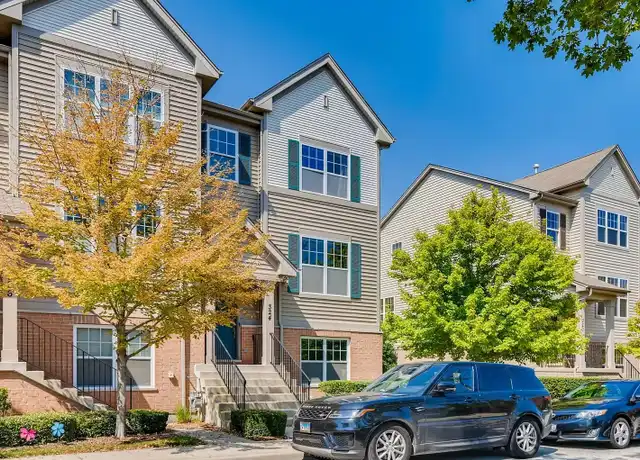 Property at 324 Laurel Ave Unit 324, Des Plaines, IL, 60016, 3 beds, 2.5 baths, [object Object]