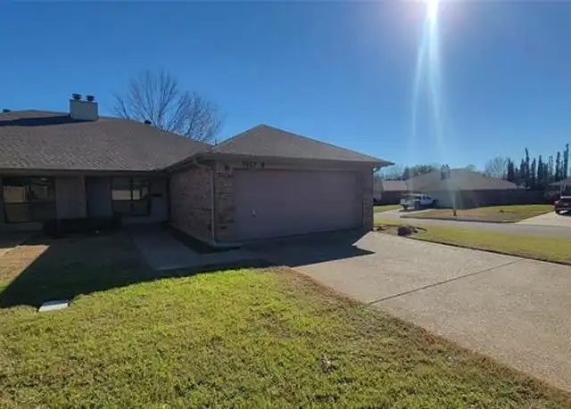 Property at 1507 Lindsey Ln Unit B, Cleburne, TX, 76033, 3 beds, 2 baths, [object Object]
