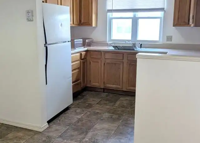 Property at 1708 E 24th Ave Apt 3, Hutchinson, KS, 67502, 2 beds, 1.5 baths, [object Object]