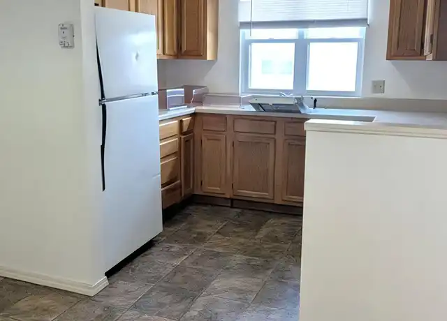 Property at 1708 E 24th Ave Apt 3, Hutchinson, KS, 67502, 2 beds, 1.5 baths, [object Object]