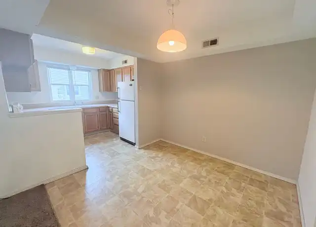 Property at 1708 E 24th Ave Apt 3, Hutchinson, KS, 67502, 2 beds, 1.5 baths, [object Object]