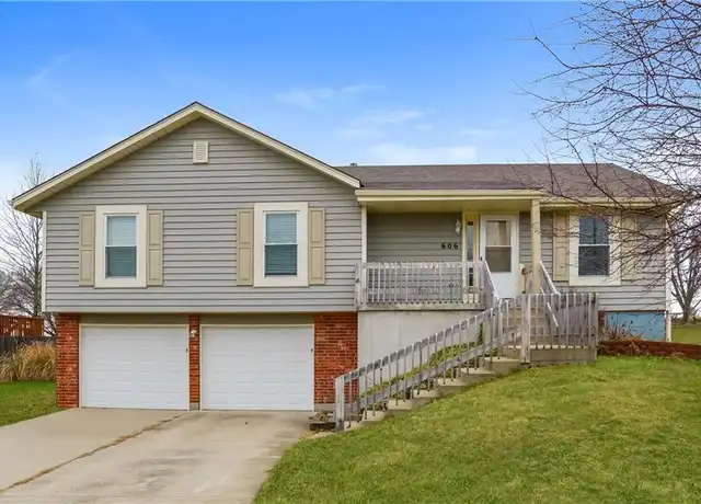 Property at 606 S Sunset Ln, Raymore, MO, 64083, 4 beds, 3 baths, [object Object]