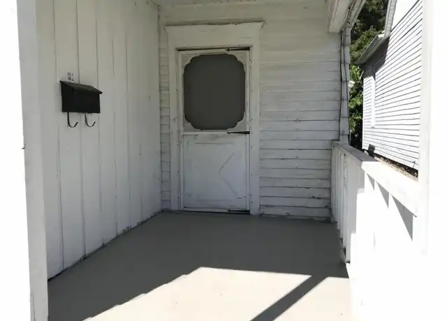 Property at 49 S 19th St, Terre Haute, IN, 47807, 1 bed, 1 bath, [object Object]