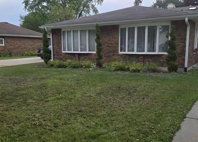 Property at 1072 Hiawatha Dr Unit 1072, Elgin, IL, 60120, 2 beds, 1.5 baths, [object Object]