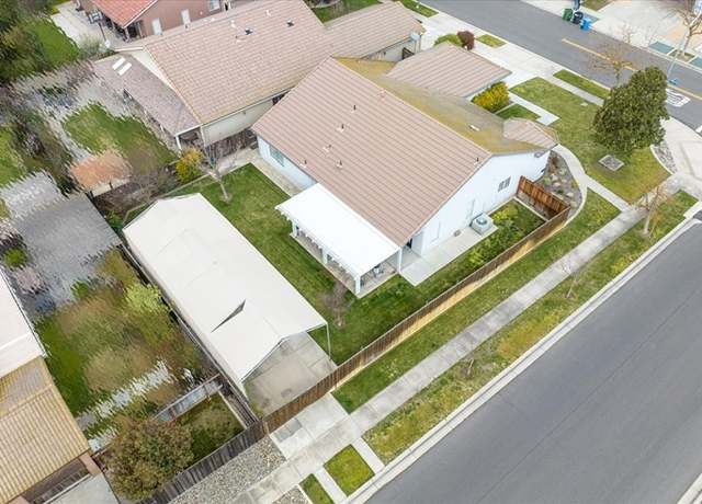 Photo of 1002 Ashford Dr, Turlock, CA 95382