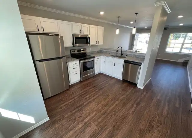 Property at Royal Ridge Holdings - 2212 Savannah St, Fort Smith, AR, 72901, 2 beds, 1.5 baths, [object Object]
