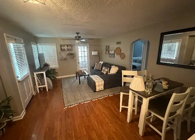 Property at 5528 Glenwood St, Mission, KS, 66202, 2 beds, 1 bath, [object Object]