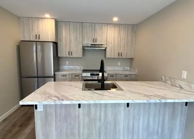Property at 300 W Fairfield St Unit B, Gladstone, OR, 97027, 1 bed, 1 bath, [object Object]