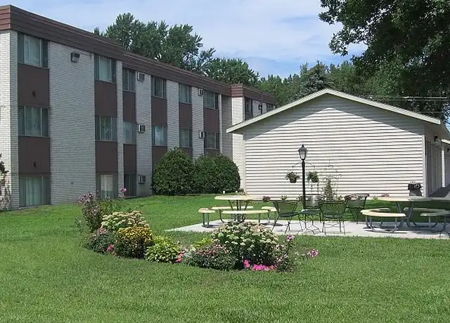 Property at Golfview Apartments - 1515 W 5th St, Winona, MN, 55987, 1 bed, 1 bath, [object Object]