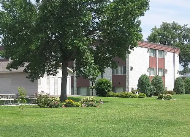 Property at Golfview Apartments - 1515 W 5th St, Winona, MN, 55987, 1 bed, 1 bath, [object Object]