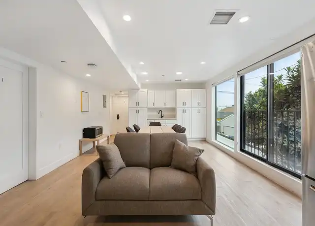 Property at 1471 W 37th St, Los Angeles, CA, 90018, 1 bed, 1 bath, [object Object]