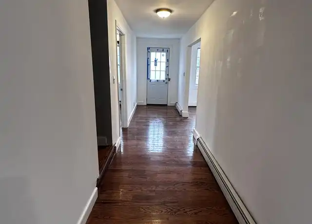 Property at 1083 Front St, Weymouth, MA, 02190, 5 beds, 3 baths, [object Object]