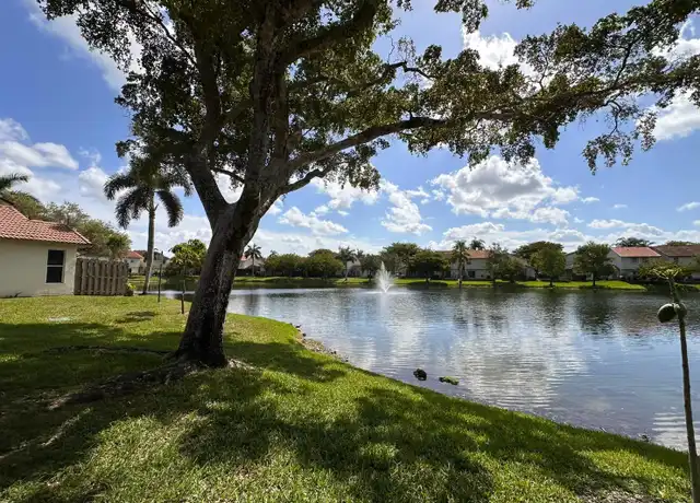 Property at 602 NW 108th Ter, Pembroke Pines, FL, 33026, 2 beds, 2 baths, [object Object]