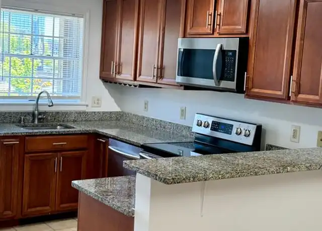Property at 256 Washington Blvd #3, Stamford, CT, 06902, 2 beds, 1 bath, [object Object]