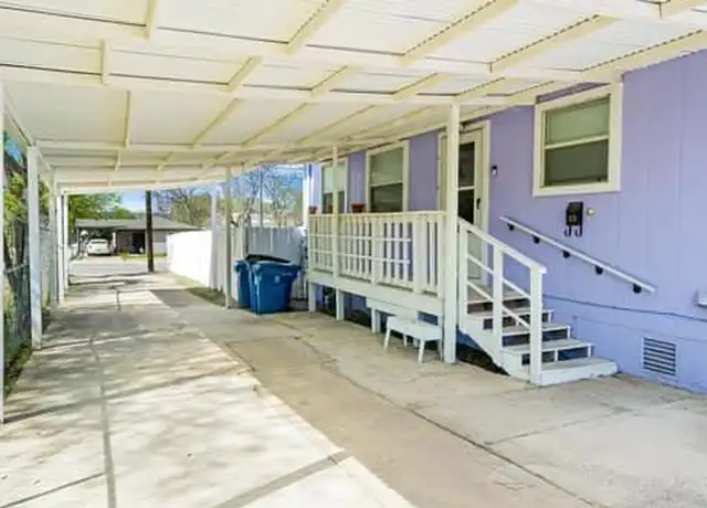 Property at 220 W Davis St, Kerrville, TX, 78028, 4 beds, 1 bath, [object Object]