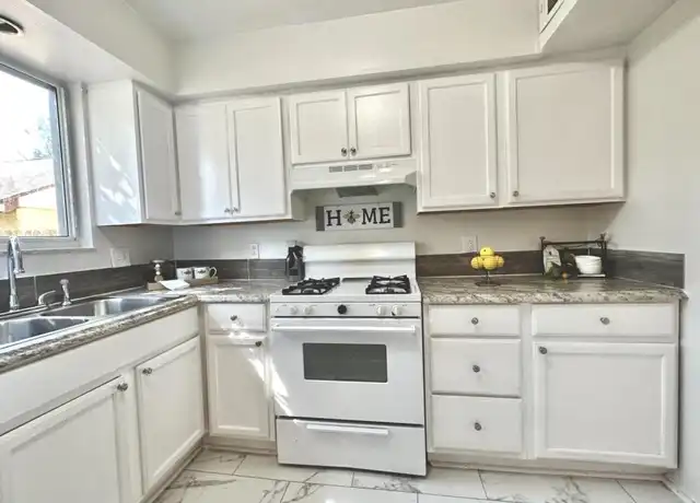 Property at 2608 Avery St, Parkersburg, WV, 26104, 2 beds, 1 bath, [object Object]