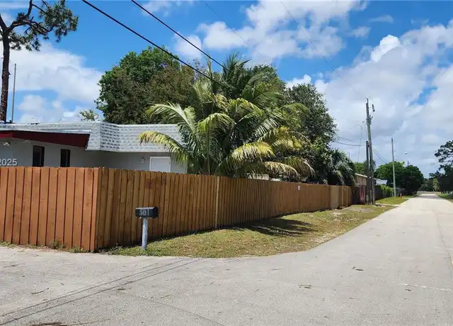Property at 901 SW 13th St Apt 2, Pompano Beach, FL, 33060, 1 bed, 1 bath, [object Object]