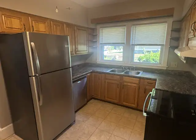 Property at 366 Lowell St, Manchester, NH, 03104, 2 beds, 1 bath, [object Object]