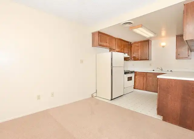 Property at Raintree Apartments - 5051 Ming Ave, Bakersfield, CA, 93309, 1-3 bed, 1-2 bath, [object Object]