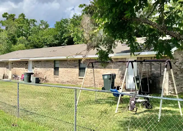 Property at 2114 Hollyhill Rd, Pensacola, FL, 32526, 2 beds, 1 bath, [object Object]