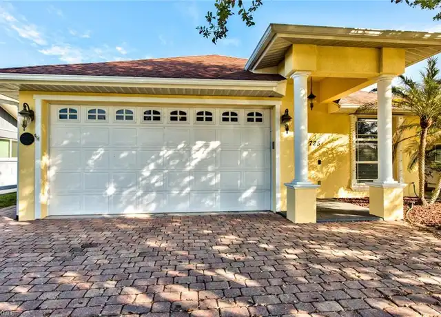Property at 725 95th Ave N, Naples, FL, 34108, 3 beds, 2 baths, [object Object]