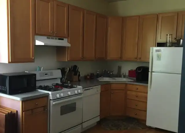 Property at 3221 N Kenmore Ave, Chicago, IL, 60657, 2 beds, 2 baths, [object Object]