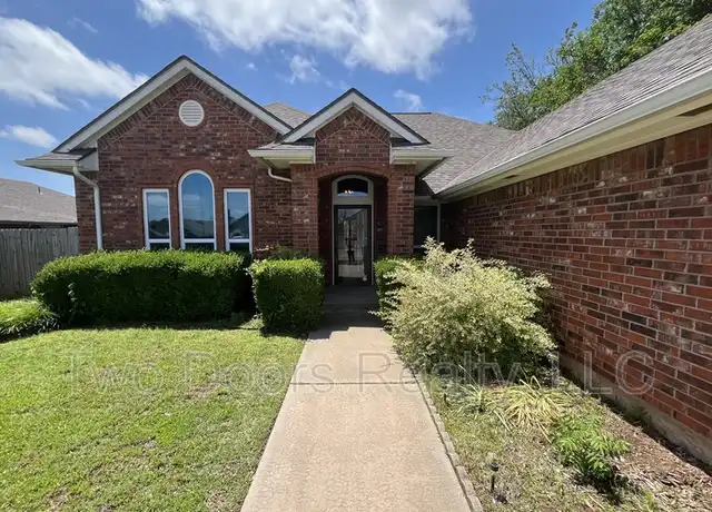 Property at 826 Woodward Ave, Moore, OK, 73160, 4 beds, 2 baths, [object Object]
