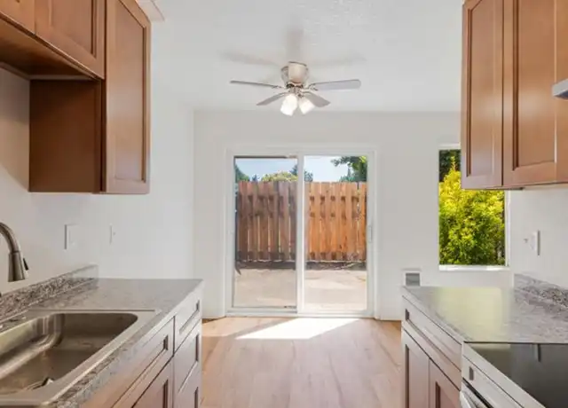 Property at 7911 SE King Rd Unit 14, Milwaukie, OR, 97222, 1 bed, 1 bath, [object Object]
