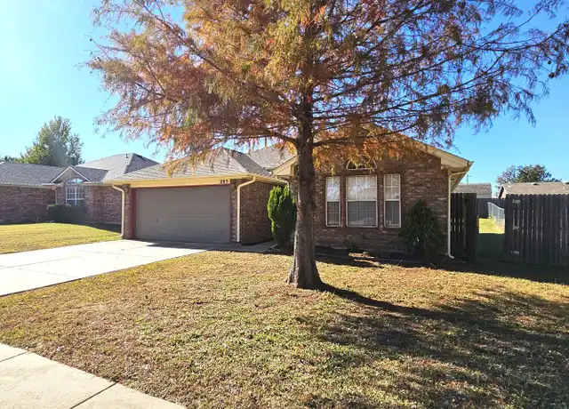 Property at 205 N Eastgate Dr, Yukon, OK, 73099, 3 beds, 2 baths, [object Object]