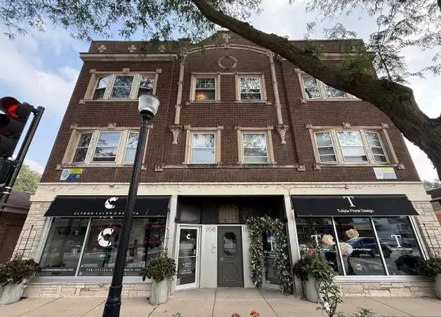Property at 1046 Chicago Ave Unit 2W, Oak Park, IL, 60302, 2 beds, 1 bath, [object Object]