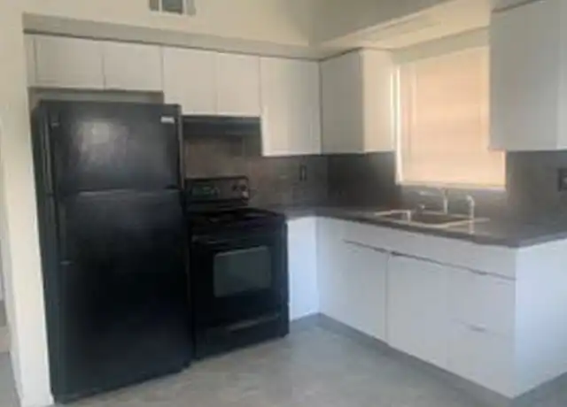 Property at 267 SE 10th St, Hallandale Beach, FL, 33009, 2 beds, 2 baths, [object Object]