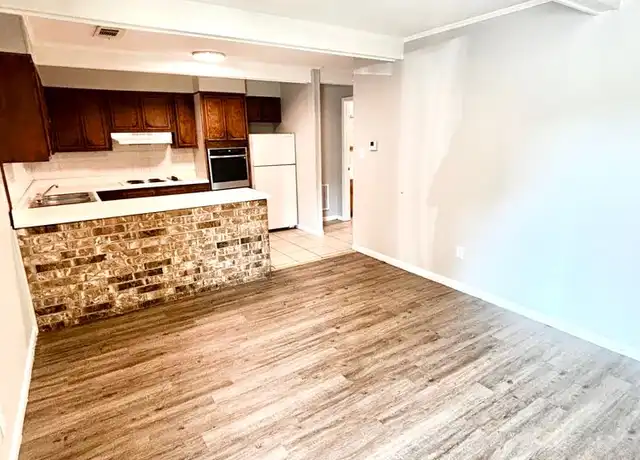 Property at 203 N Rogers St Unit 8, Jonesboro, AR, 72401, 1 bed, 1 bath, [object Object]