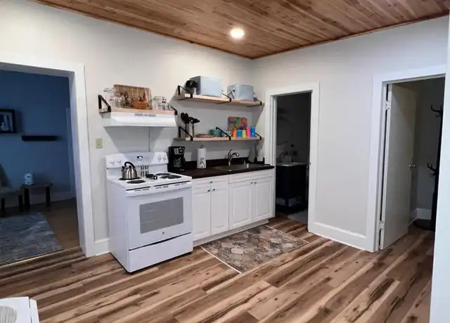 Property at 102 N Lawrence St, Charles Town, WV, 25414, 1 bed, 1 bath, [object Object]