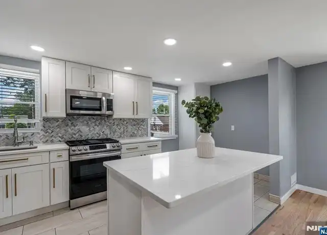 Property at 47 Ekings Ave, Hawthorne, NJ, 07506, 2 beds, 1 bath, [object Object]