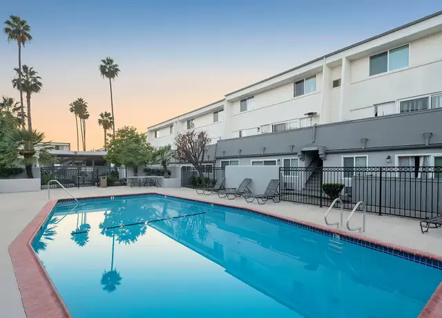 Photo of 16124 Rosecrans Ave, La Mirada, CA 90638
