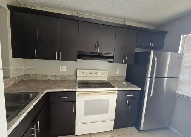 Property at 95 NE 41st St Unit 146J, Oakland Park, FL, 33334, 2 beds, 1 bath, [object Object]