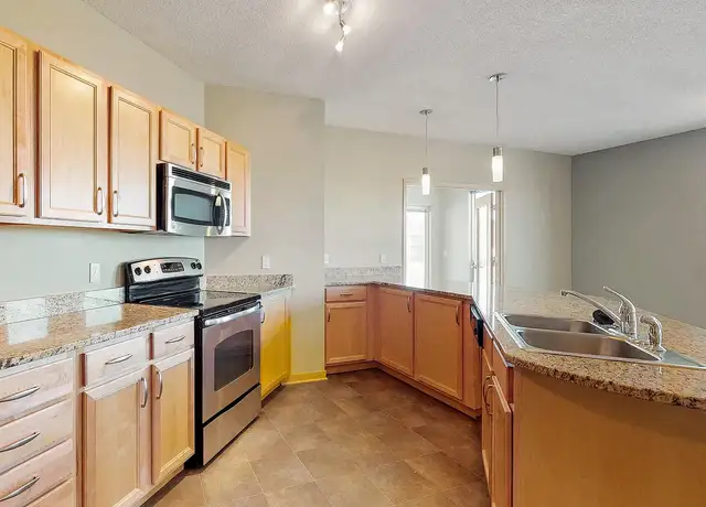 Photo of 802 S 14th St, Omaha, NE 68108