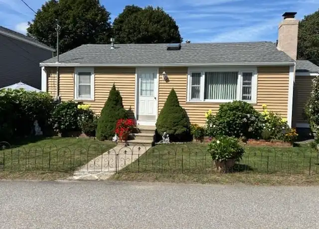 Property at 31 Walnut Ave, Hampton, NH, 03842, 2 beds, 1 bath, [object Object]