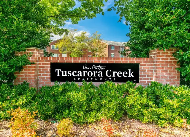 Photo of 130 Clubhouse Dr SW, Leesburg, VA 20175