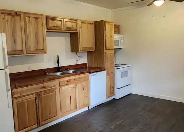 Property at 402 NW 5th Ave, Kelso, WA, 98626, 0 beds, 1 bath, [object Object]